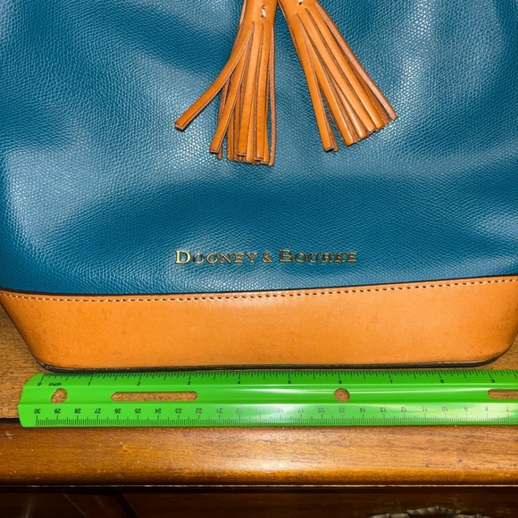 Hand bag, bucket style, draw string, turquoise, colorful inside, feet on bottom - Picture 8 of 11